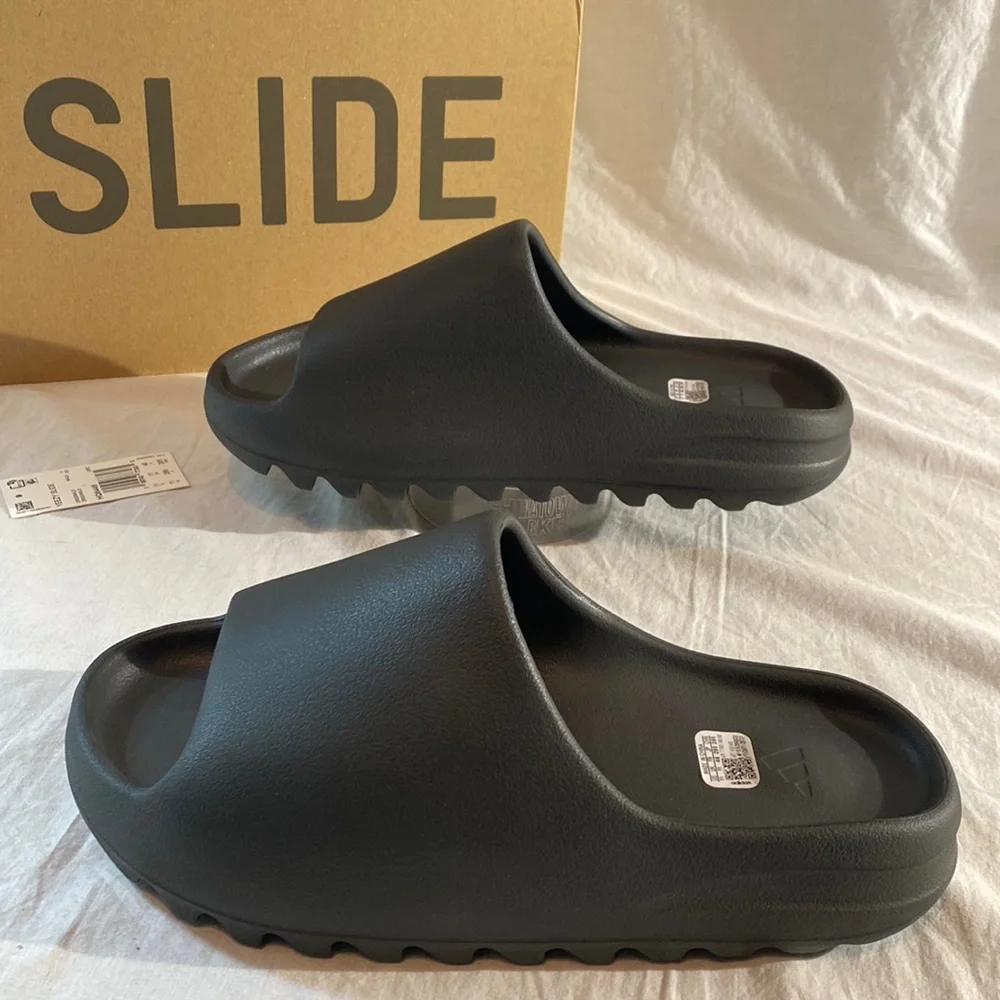 Yeezy Slide Onyx Mens Size 11 NEW In Box